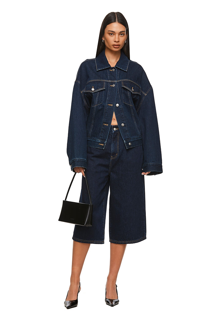 THE AUSTEN DARK INDIGO SHORT | MODEL