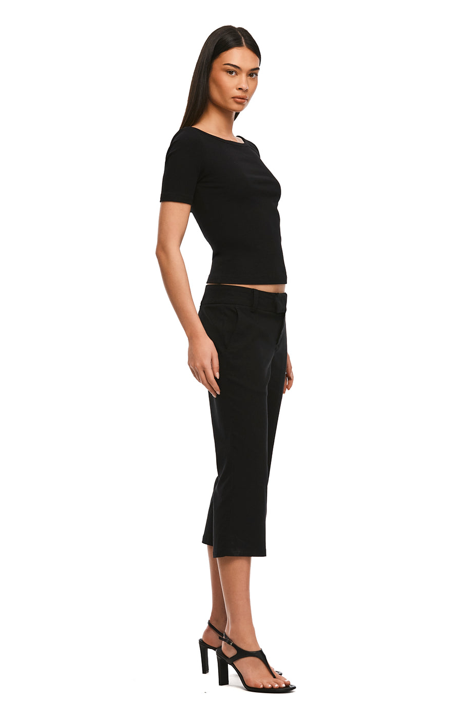 THE ZALI BLACK CAPRI | MODEL