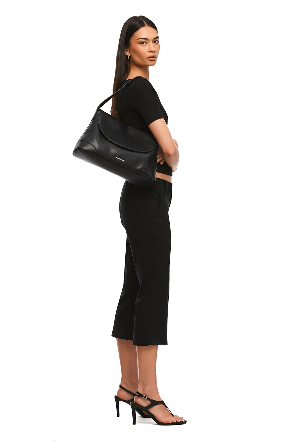 THE KEIRA BLACK BAG | MODEL