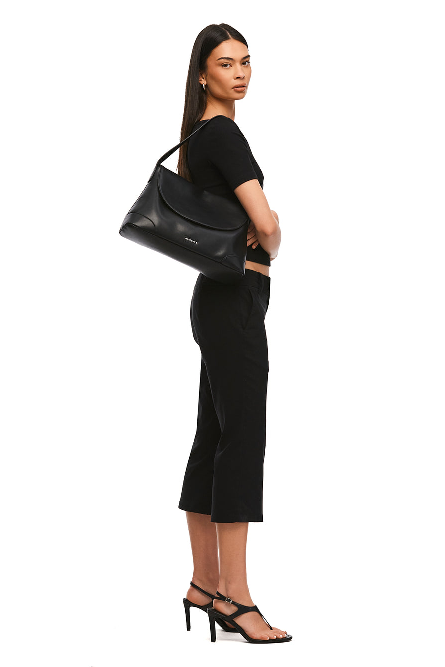 THE KEIRA BLACK BAG | MODEL