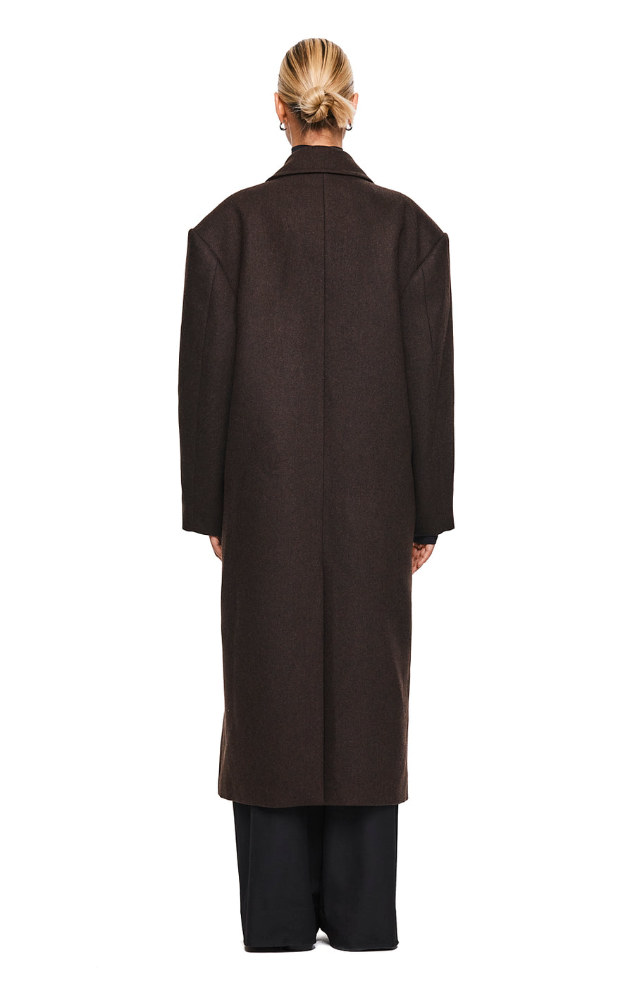 THE BOSTON BROWN COAT | MODEL