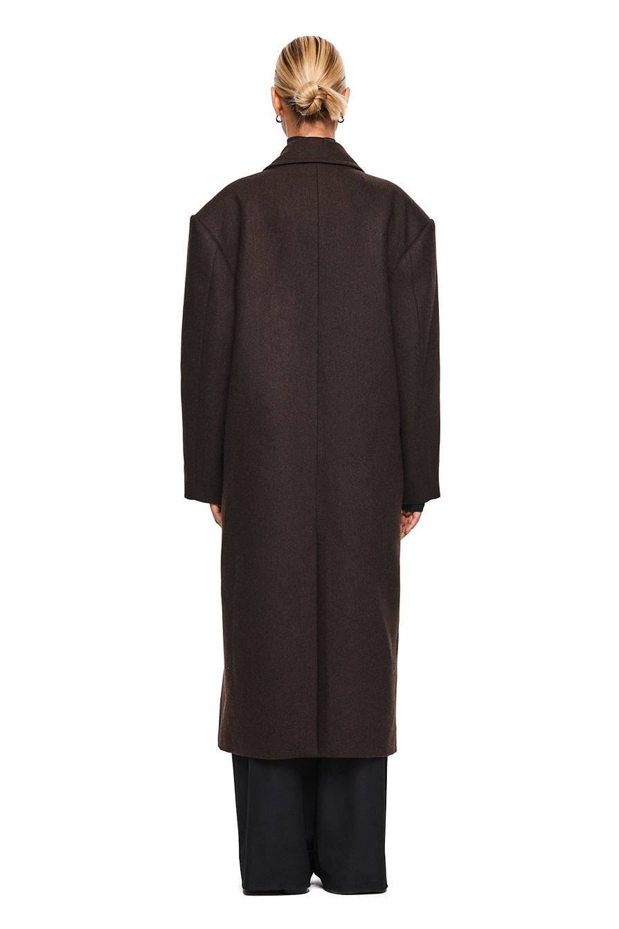 THE BOSTON BROWN COAT | MODEL