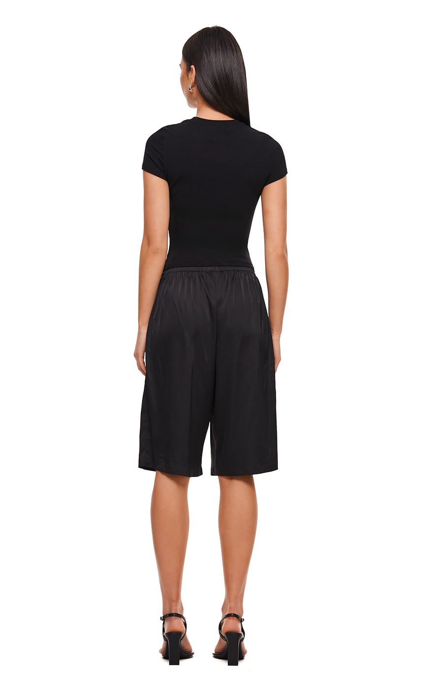 THE AMOS BLACK SHORT | MODEL