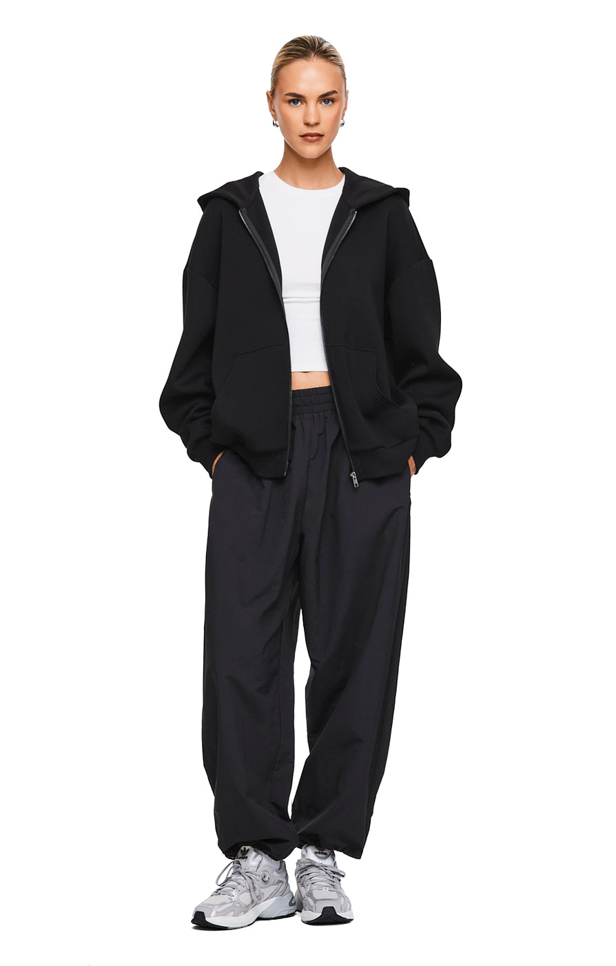 THE DARIA BLACK HOODIE | MODEL