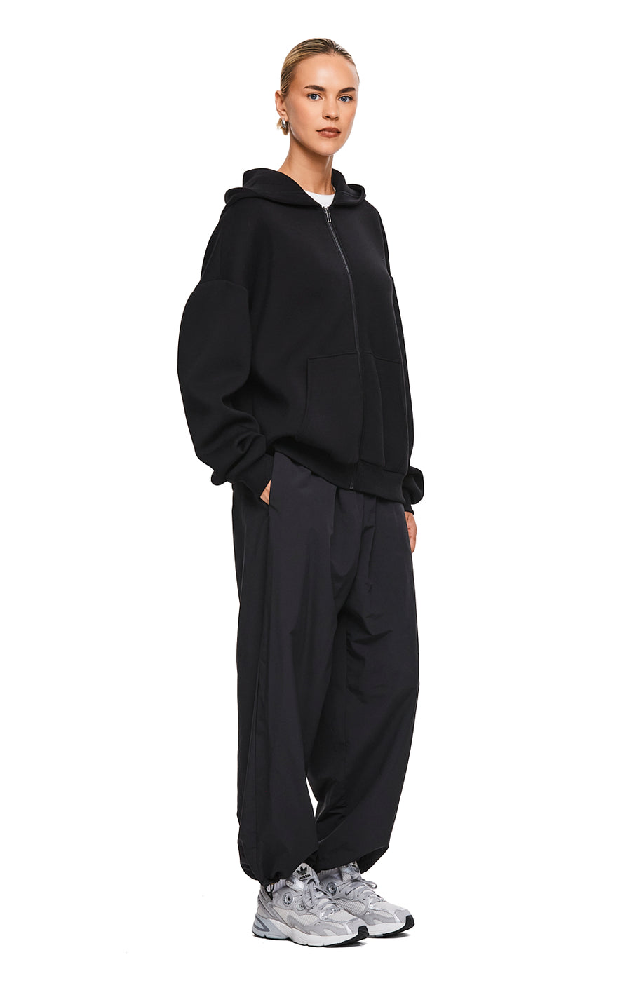 THE DARIA BLACK HOODIE | MODEL