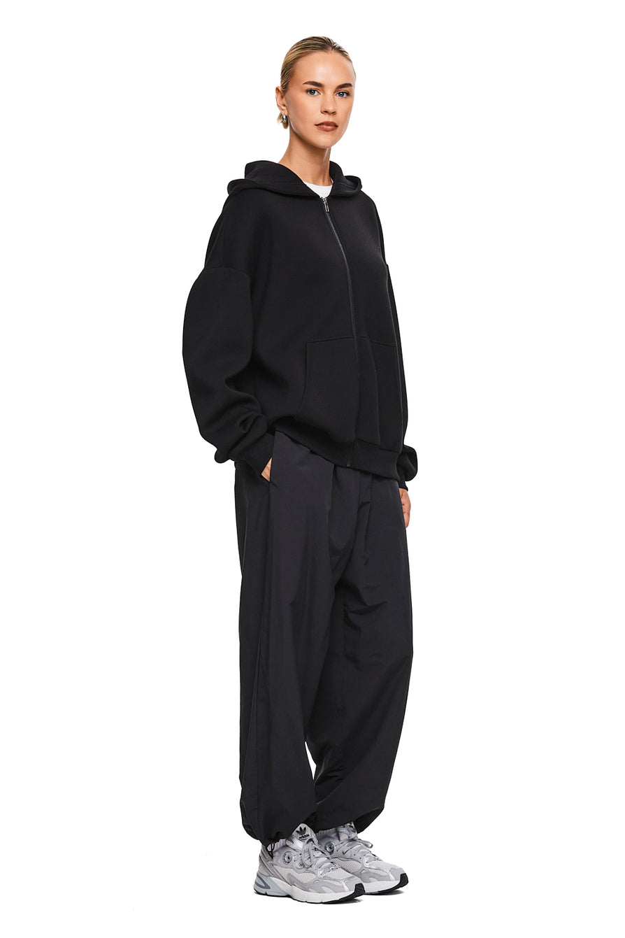 THE DARIA BLACK HOODIE | MODEL