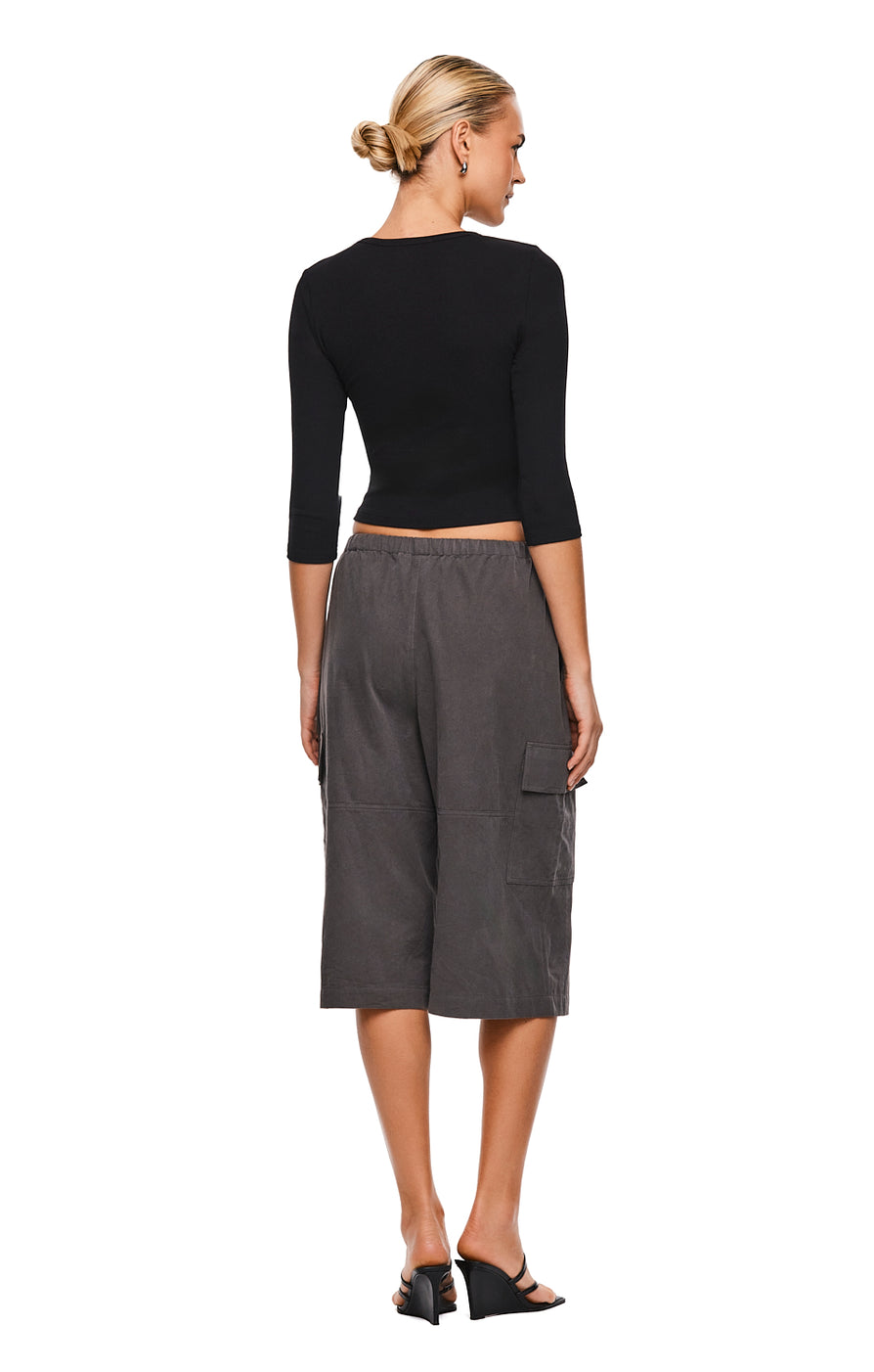 THE ZUMA GREY SHORT | MODEL