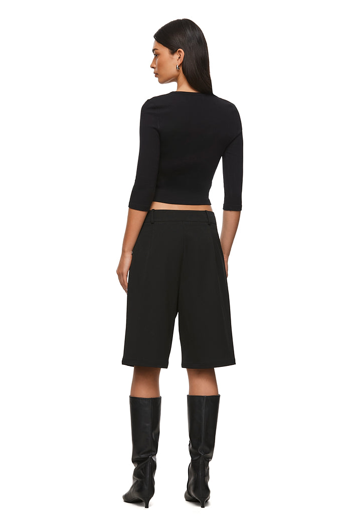 THE XANDER BLACK SHORT | model