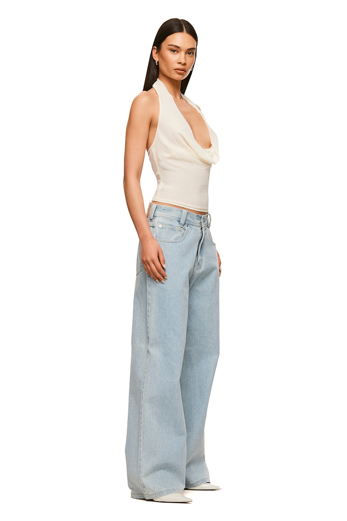 THE MAXWELL LIGHT BLUE JEAN | model