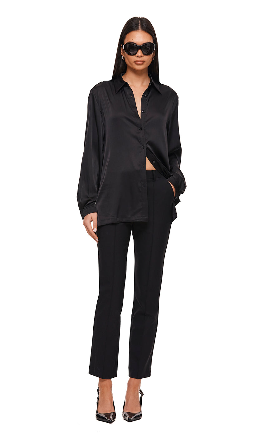 THE EVANS BLACK SHIRT | MODEL