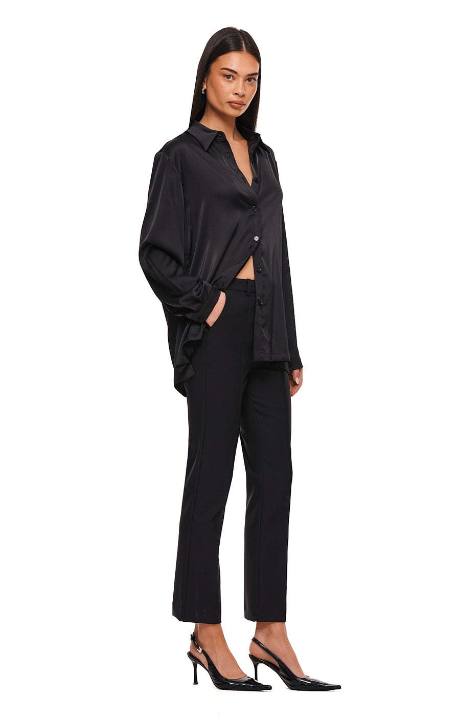 THE EVANS BLACK SHIRT | MODEL
