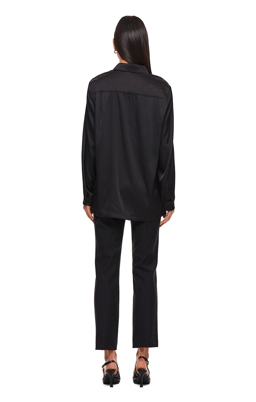 THE EVANS BLACK SHIRT | MODEL
