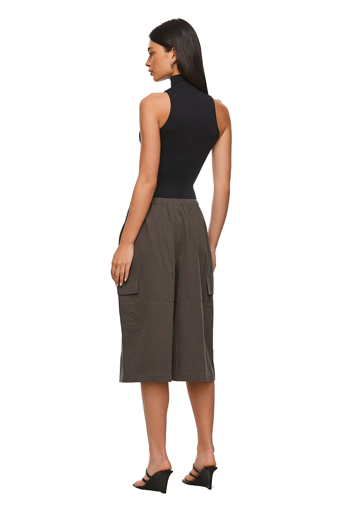 THE ZUMA GREY SHORT | MODEL