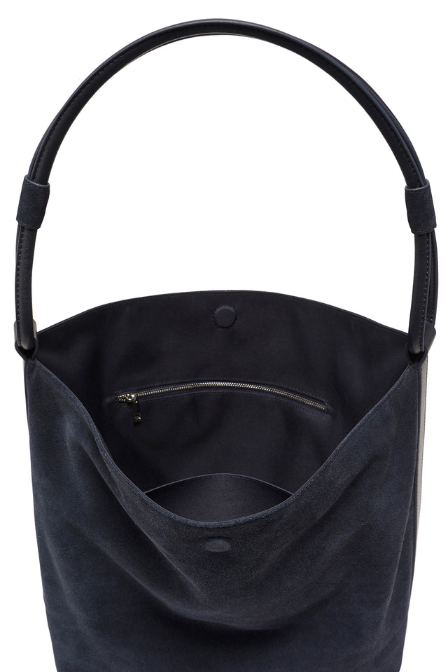 THE GELLAR NAVY BAG 