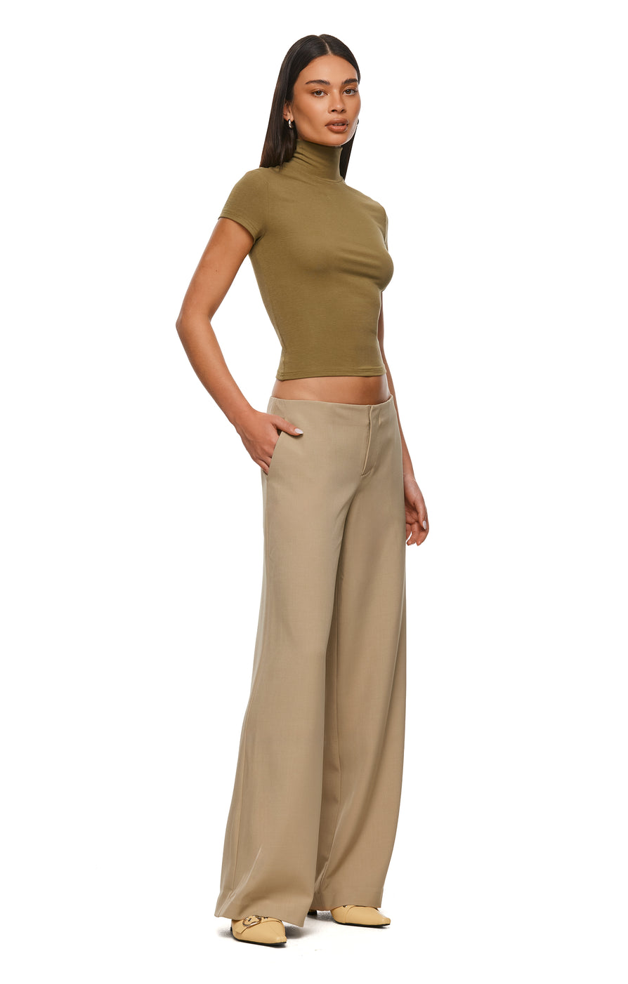 THE HARPER BLONDE PANT | MODEL