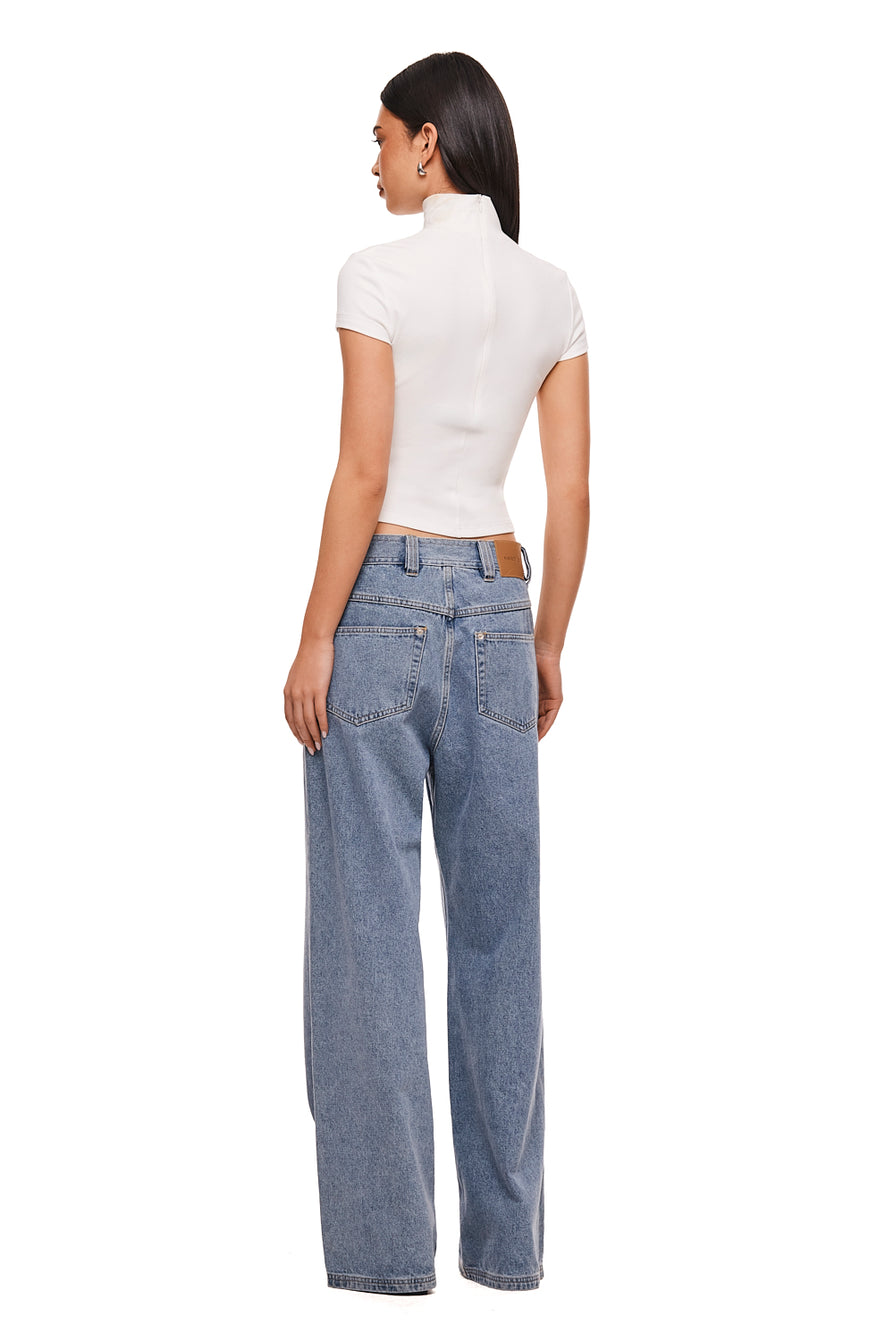 THE HIGGINS WHITE TOP | MODEL