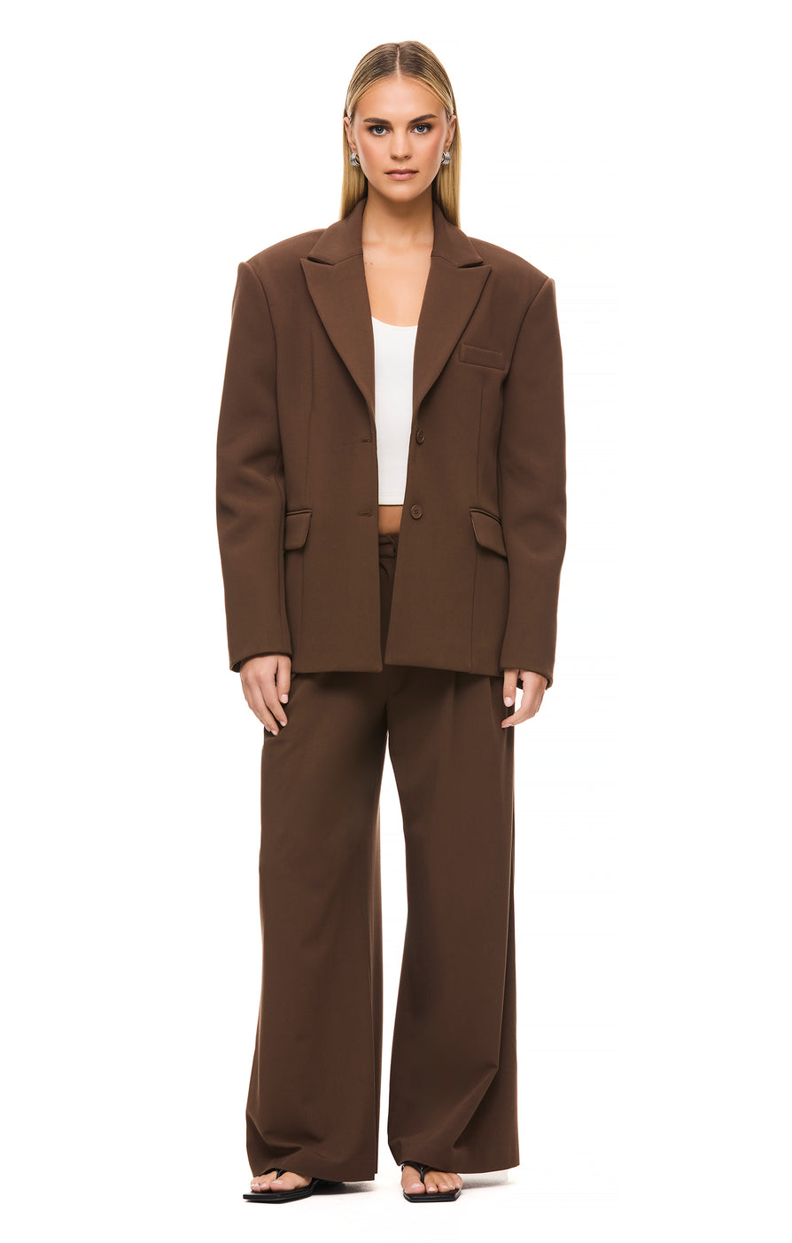 THE ISLA BROWN BLAZER | model