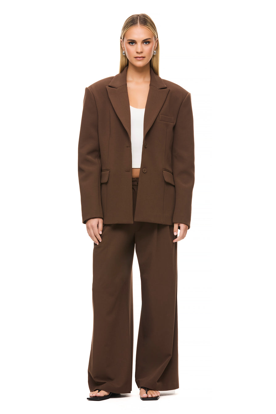 THE ISLA BROWN BLAZER | model