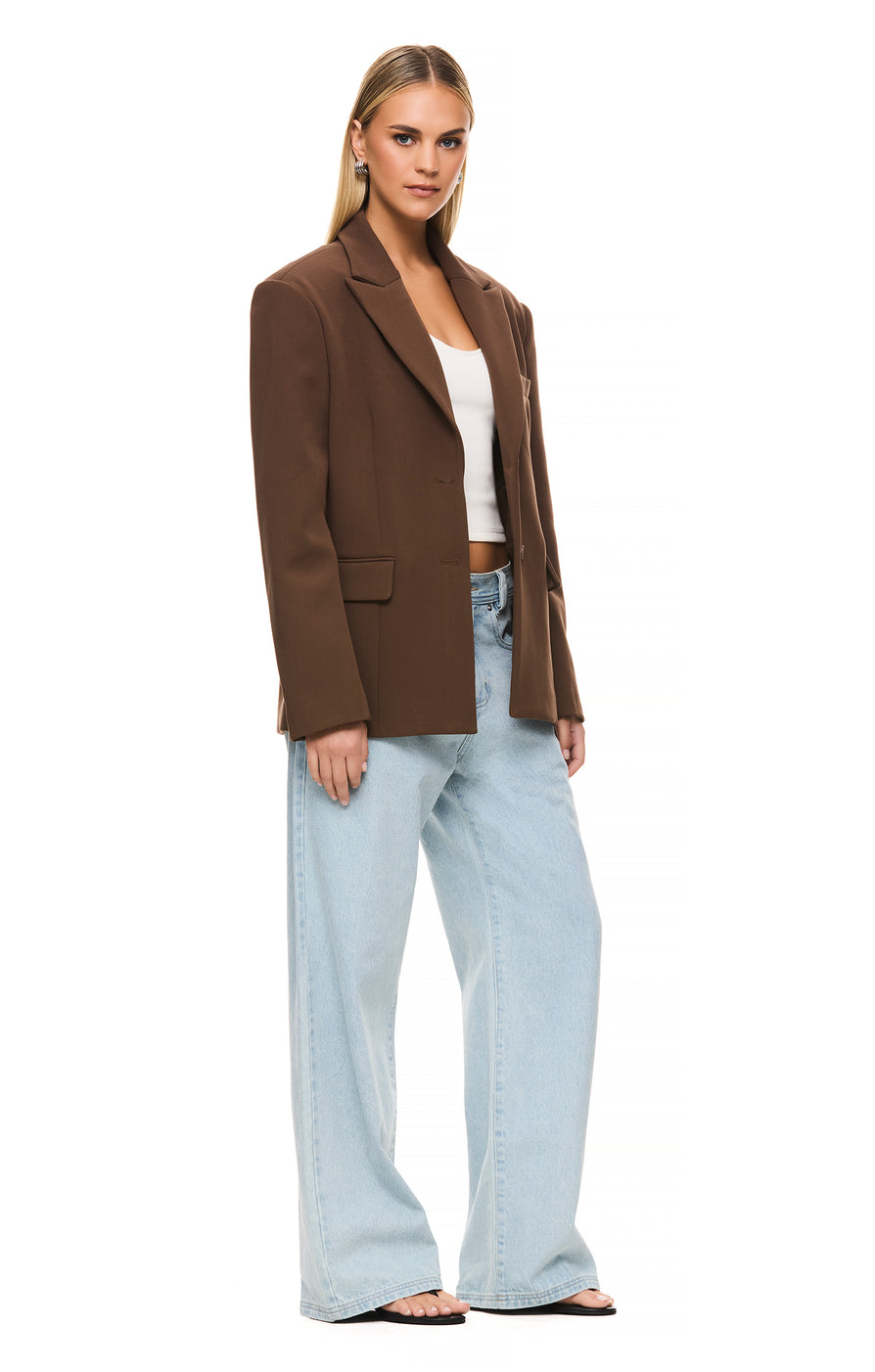 THE ISLA BROWN BLAZER | model