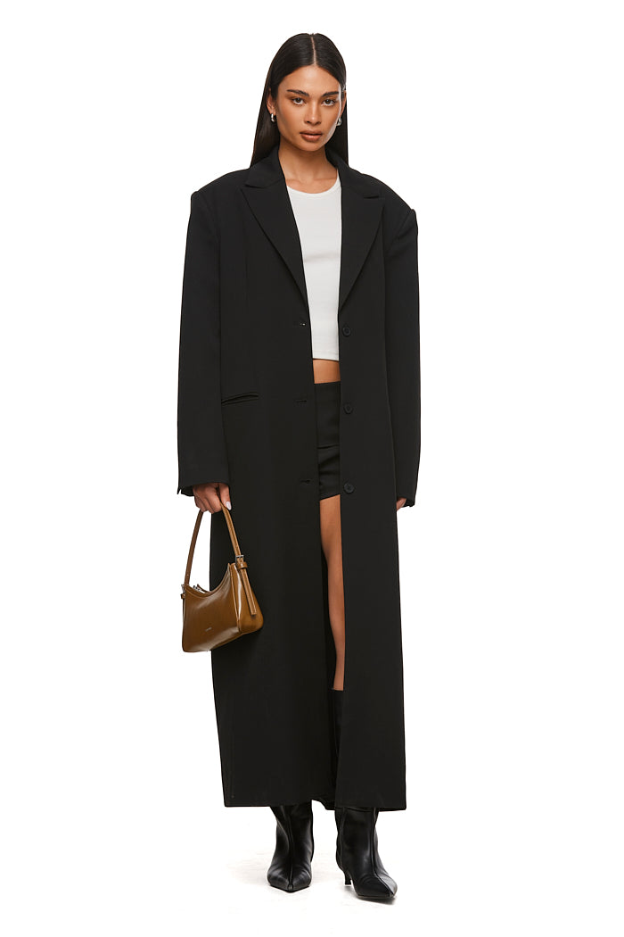 THE ISLA BLACK MAXI BLAZER | MODEL