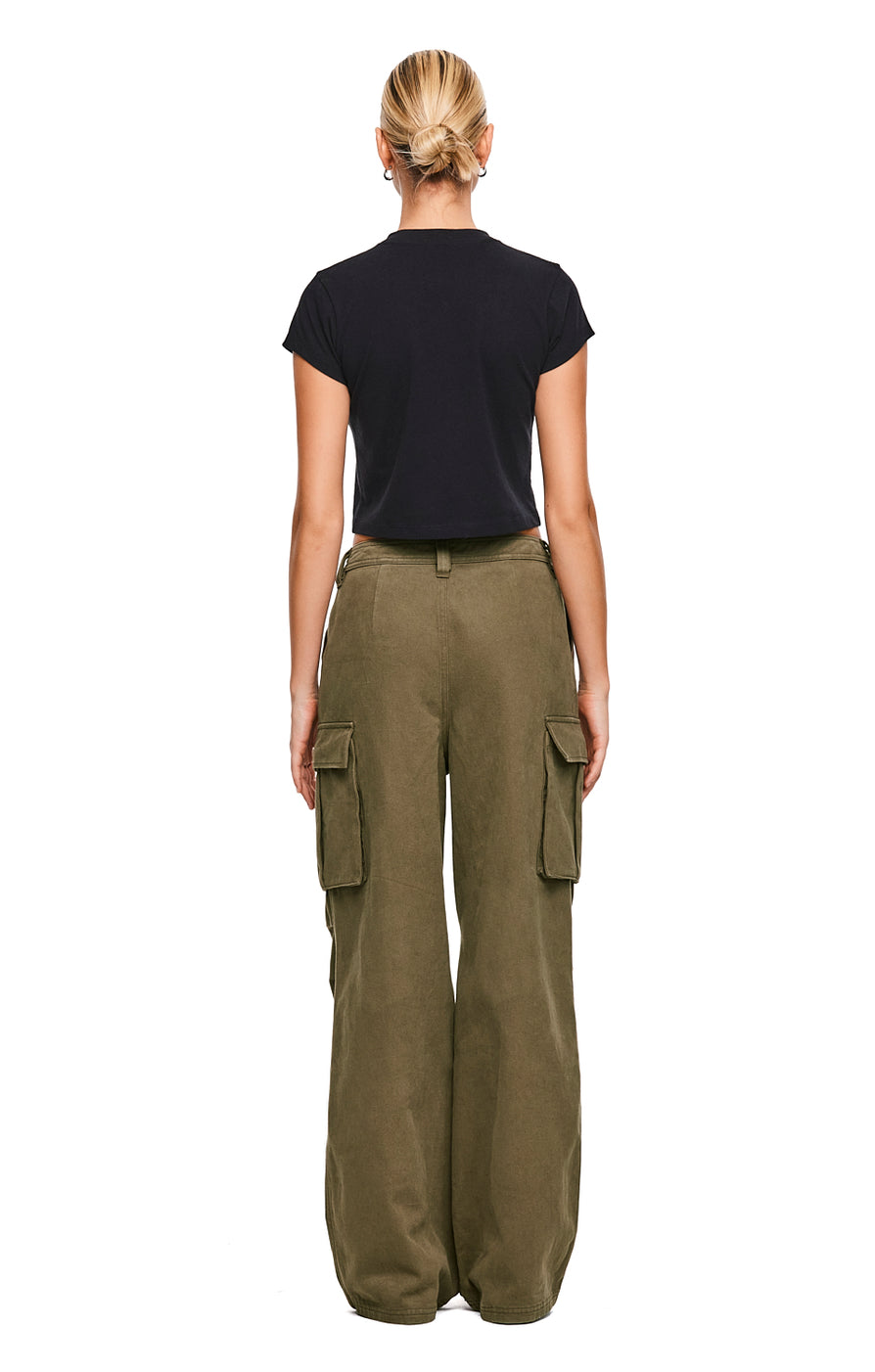 THE SEBASTIAN KHAKI JEAN | MODEL