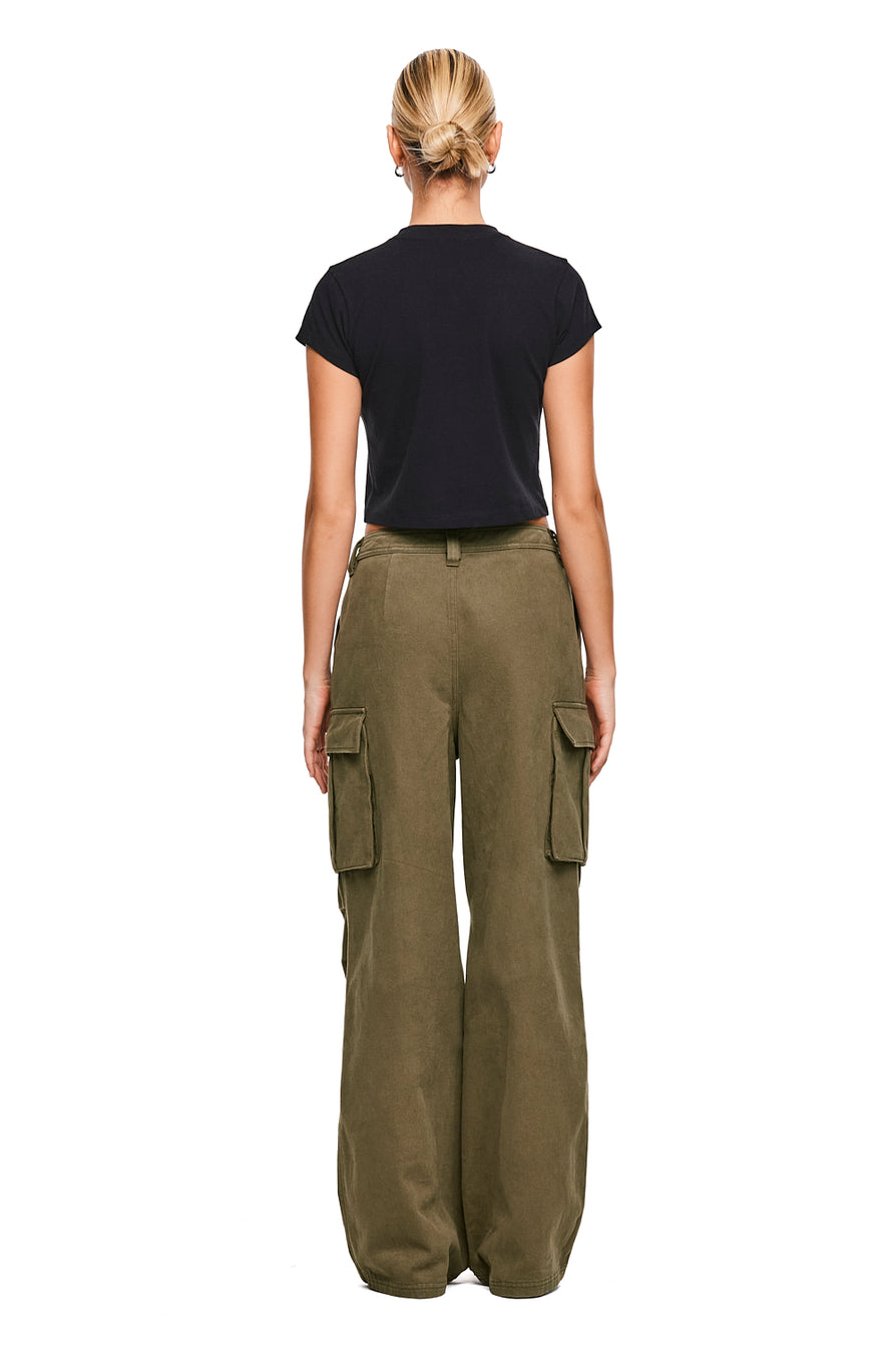 THE SEBASTIAN KHAKI JEAN | MODEL