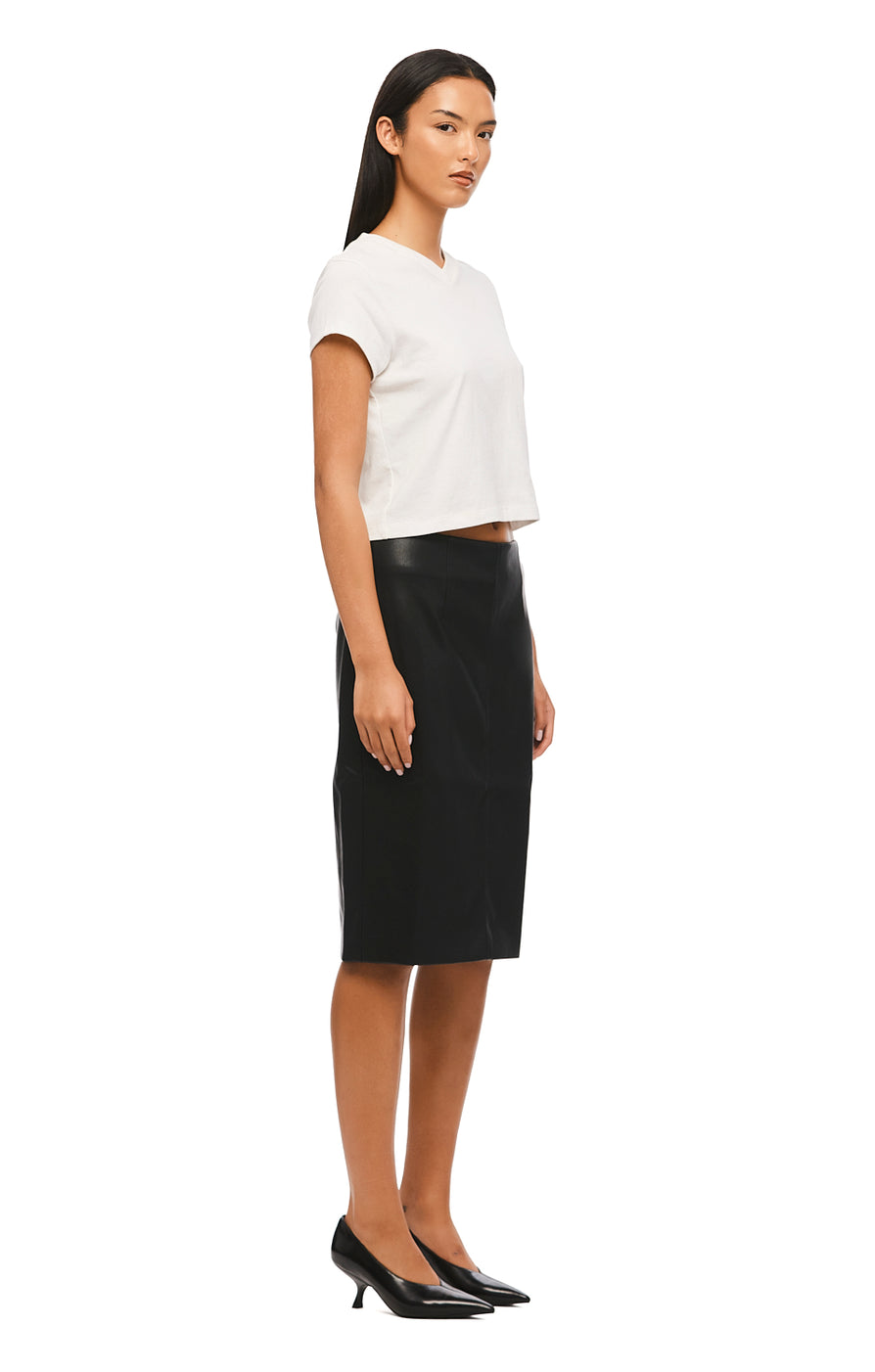 THE MADISON WHITE TEE | MODEL