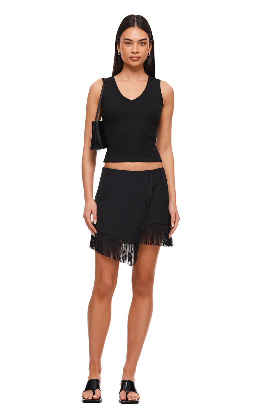 THE MARTA BLACK SKIRT | MODEL