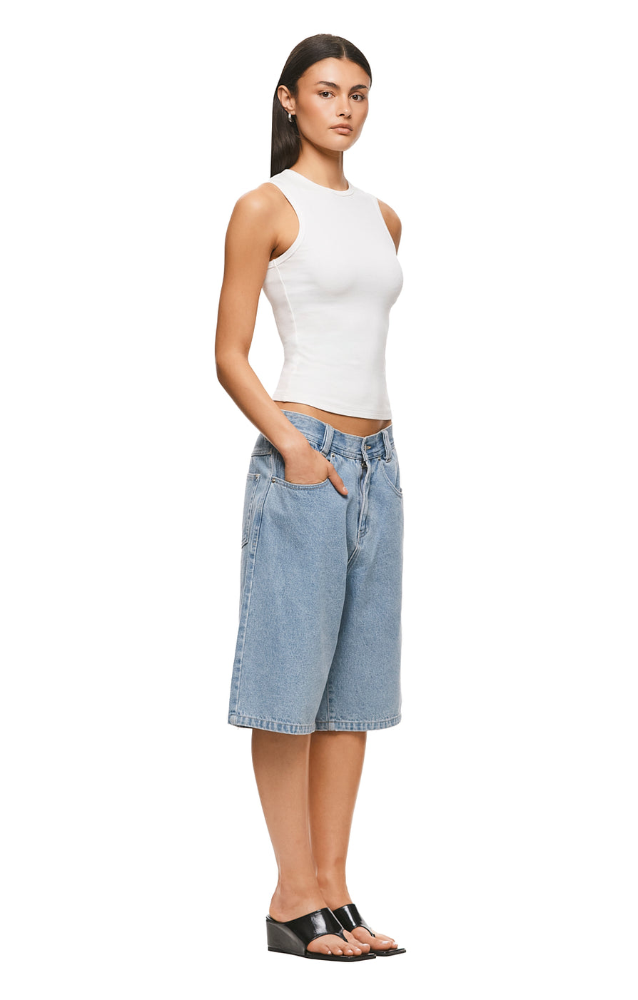 THE MAXWELL BLUE SHORT | MODEL