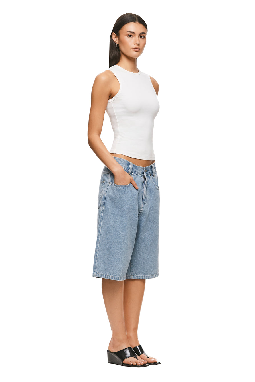 THE MAXWELL BLUE SHORT | MODEL