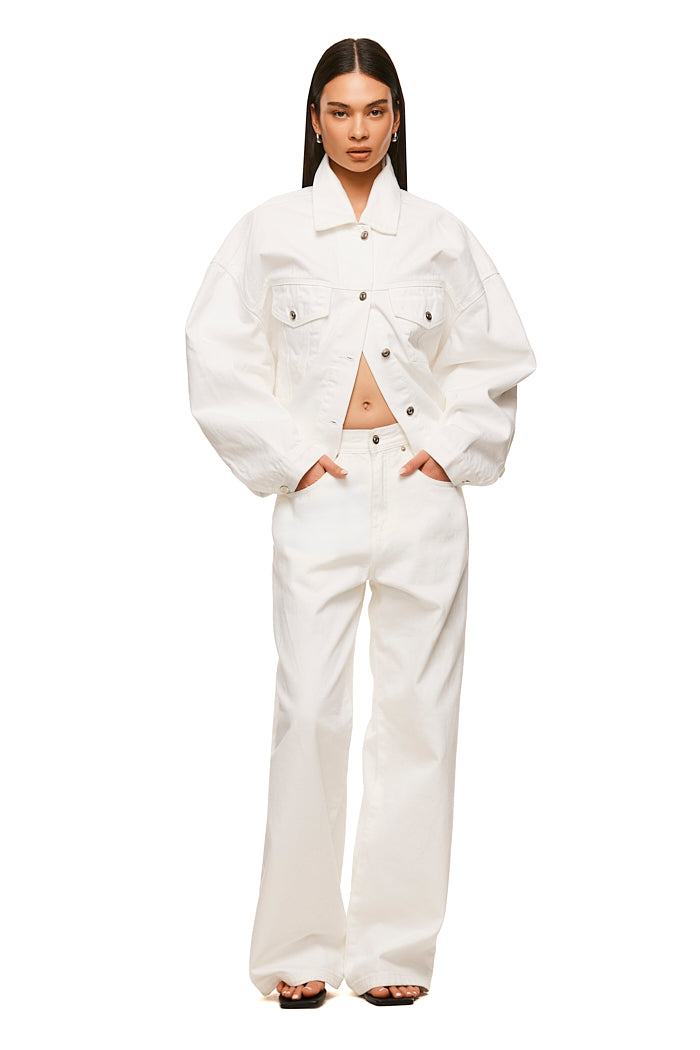 THE MAXWELL WHITE JACKET | MODEL