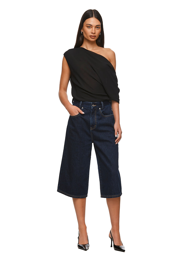 THE AUSTEN DARK INDIGO SHORT | MODEL