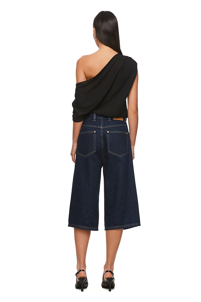 THE AUSTEN DARK INDIGO SHORT | MODEL