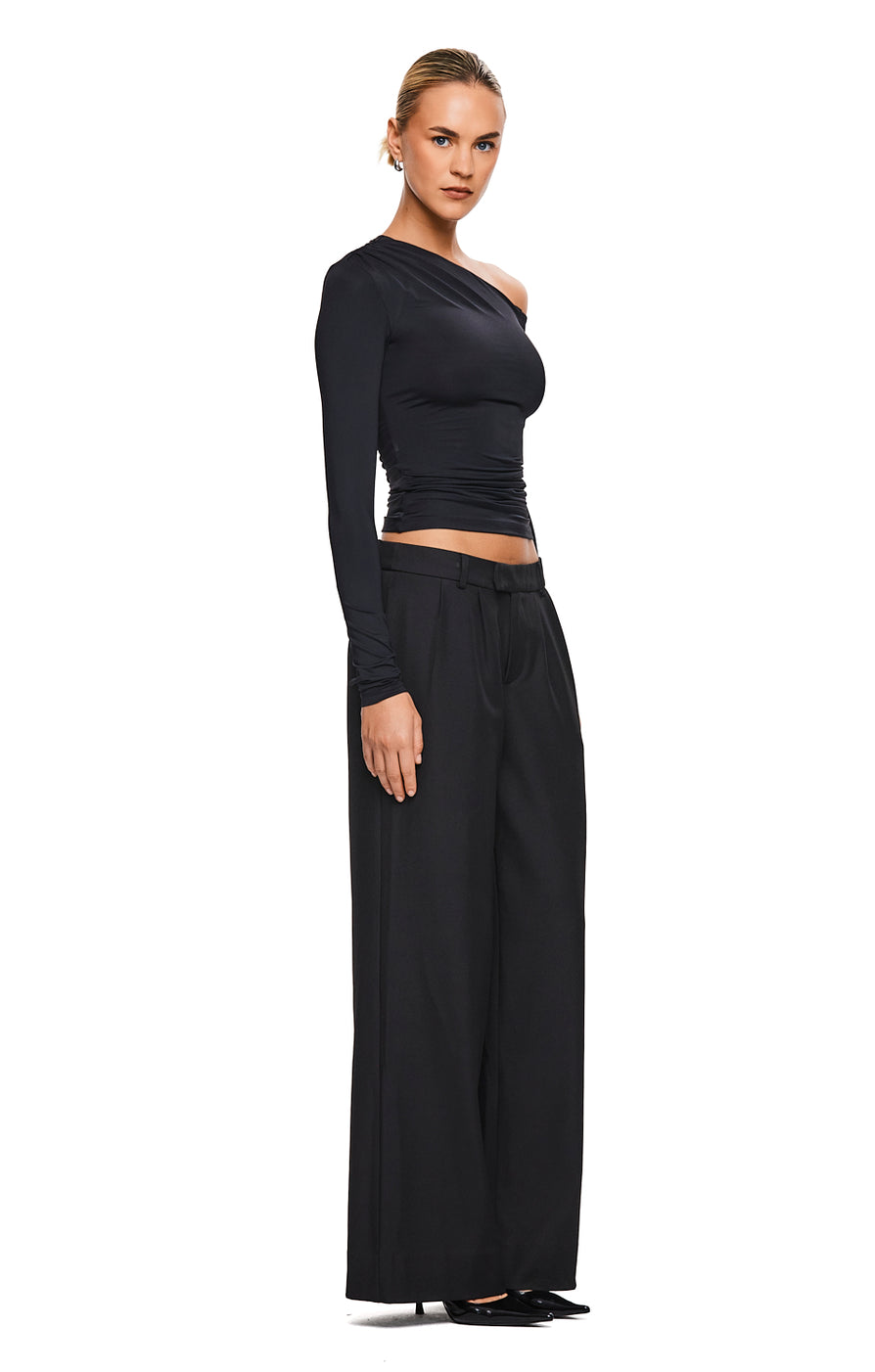 THE NADJA BLACK TOP | MODEL