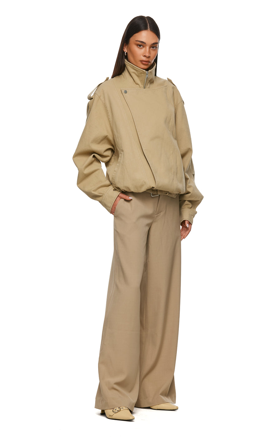 THE HARPER BLONDE PANT | MODEL