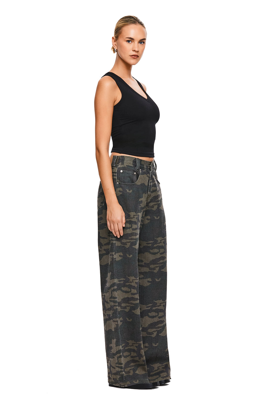 THE MAXWELL CAMO PRINT JEAN | MODEL