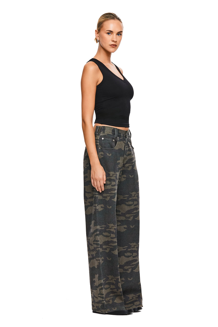 THE MAXWELL CAMO PRINT JEAN | MODEL