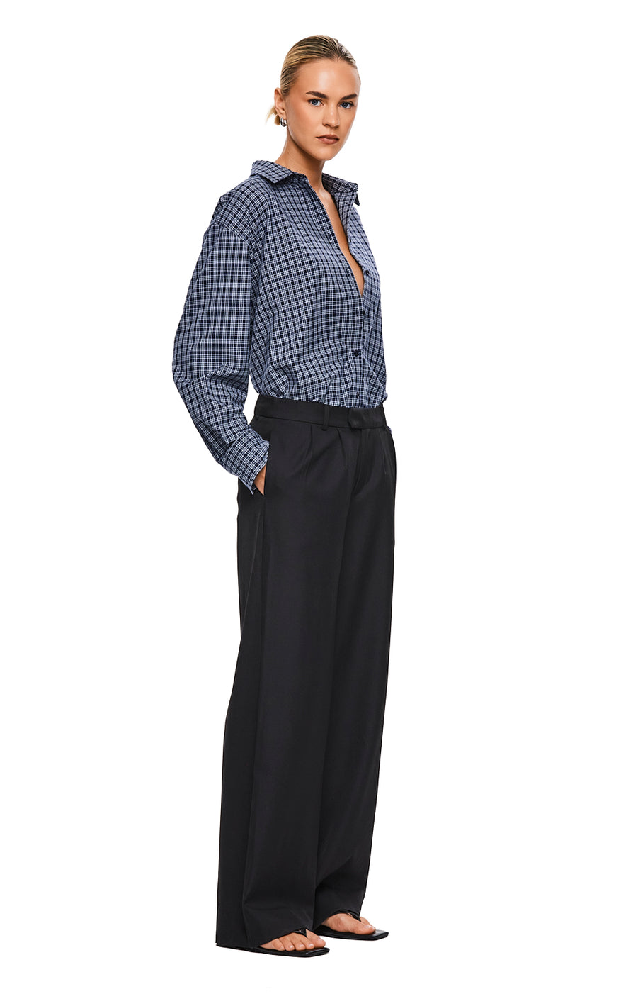 THE PAX NAVY SHIRT | MODEL