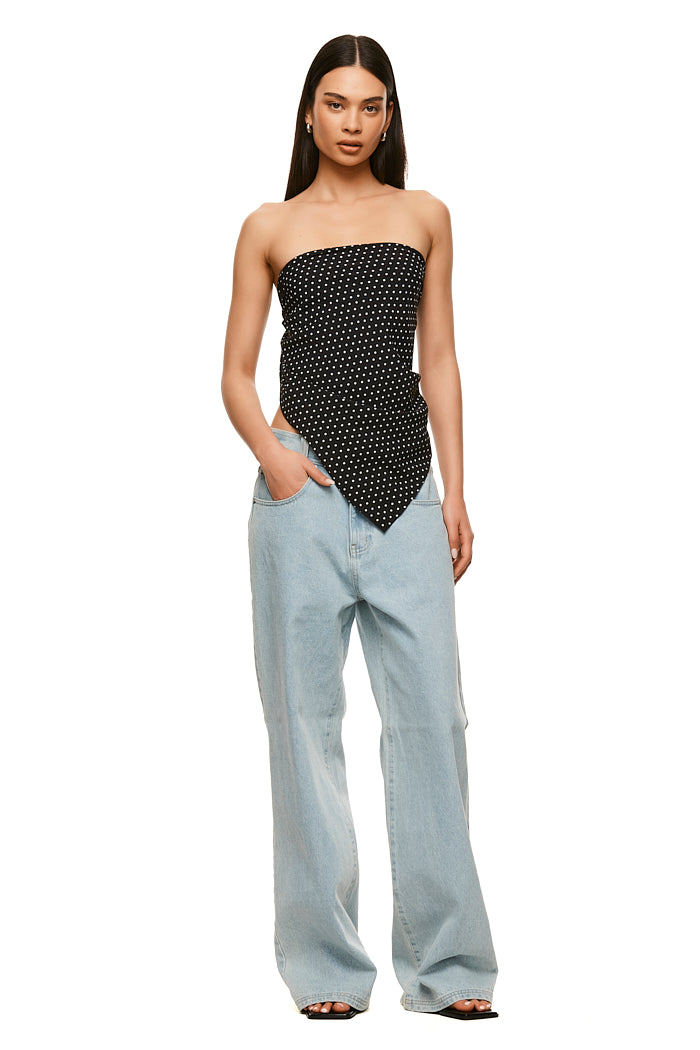 THE PORTO SPOT SCARF | model