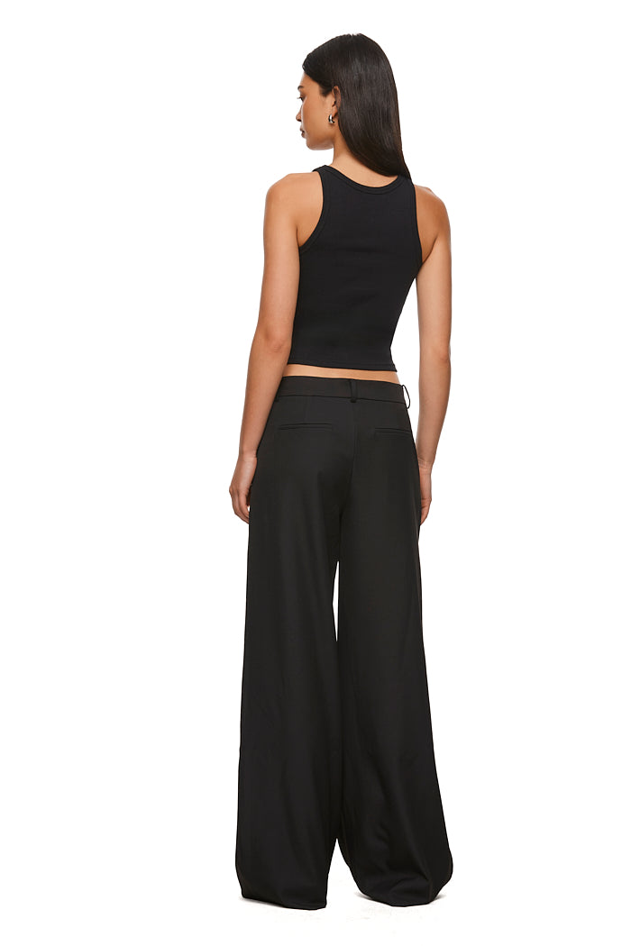 THE SABRINA BLACK TANK | model