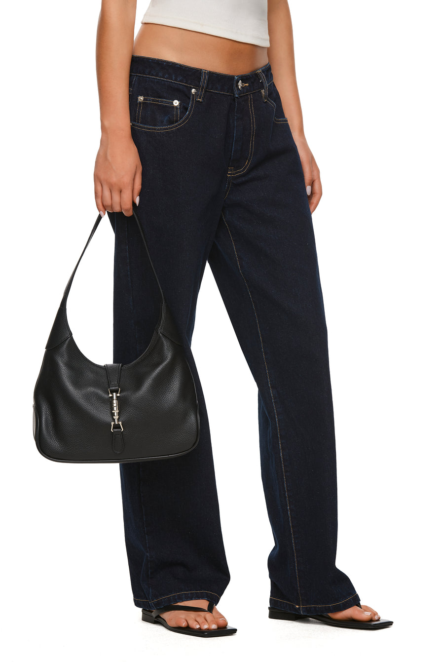 THE AMBER BLACK BAG | MODEL