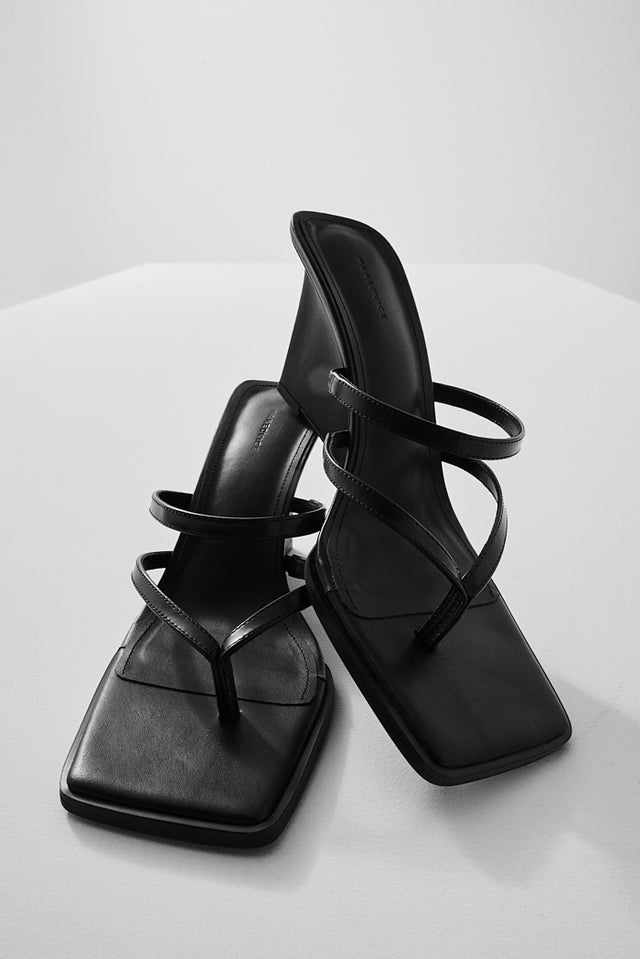 THE SASKIA BLACK WEDGE 