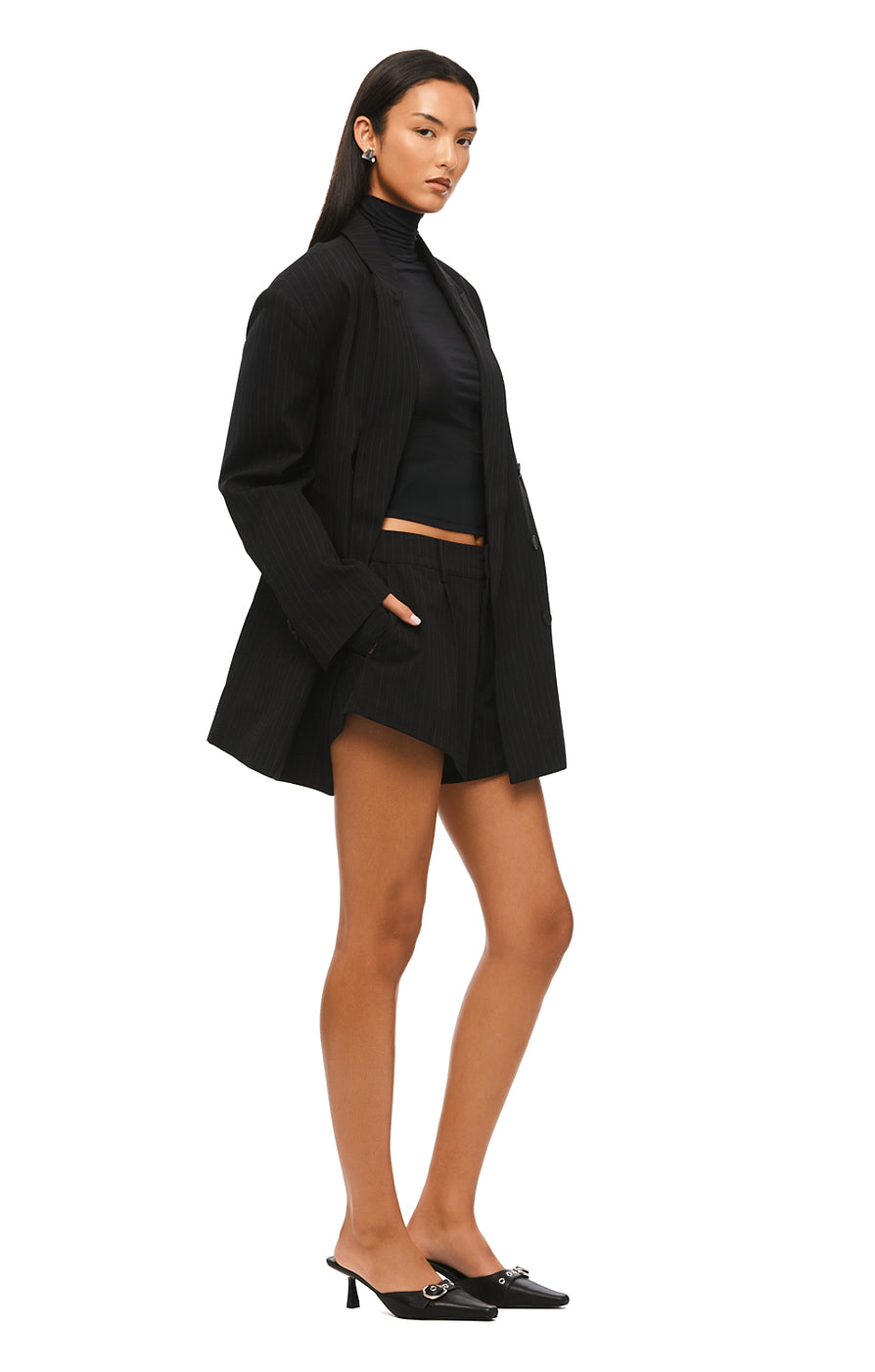 THE ROMAN PINSTRIPE BLAZER | MODEL