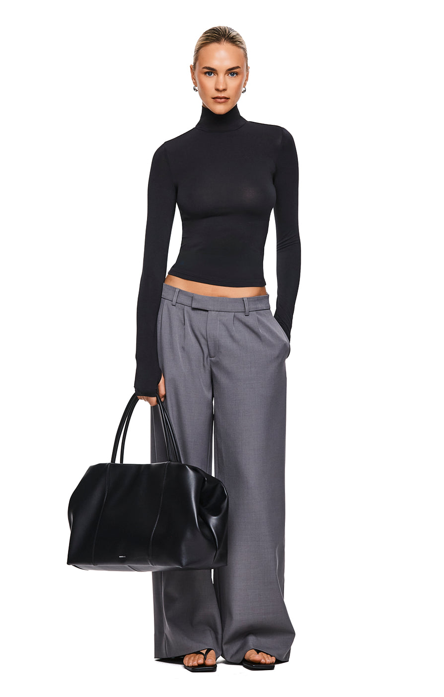 THE TULSA BLACK TURTLENECK | MODEL