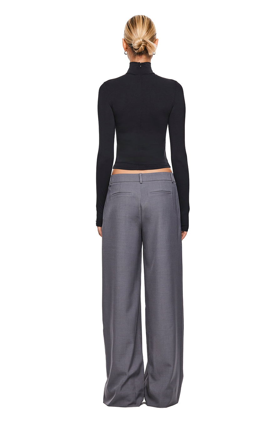 THE TULSA BLACK TURTLENECK | MODEL