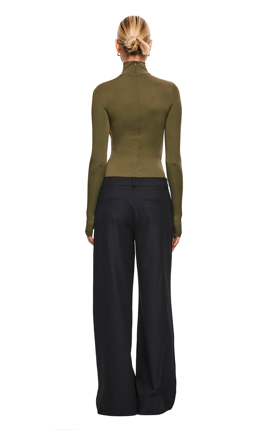 THE TULSA KHAKI TURTLENECK | MODEL