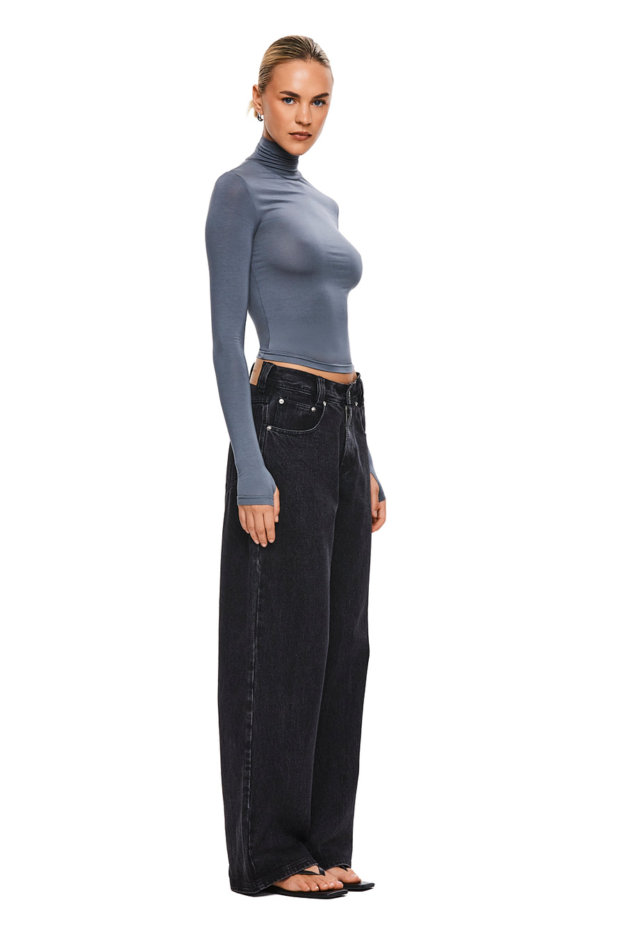 THE TULSA SLATE TURTLENECK | MODEL