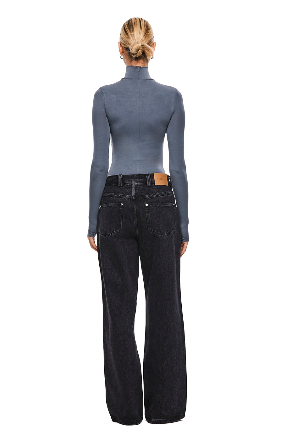 THE TULSA SLATE TURTLENECK | MODEL