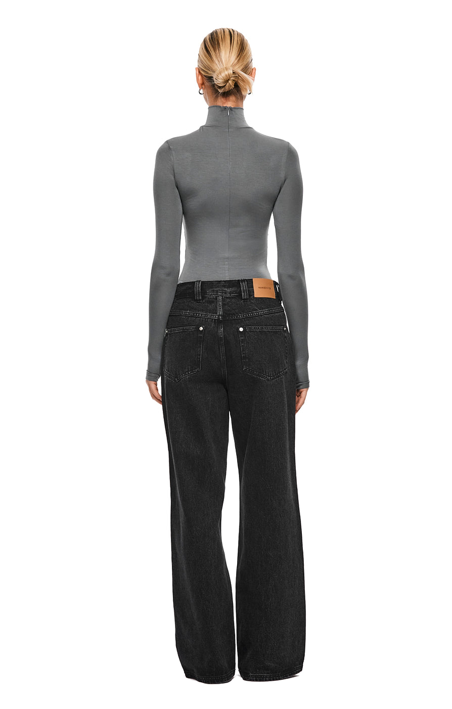 THE TULSA SLATE TURTLENECK | MODEL