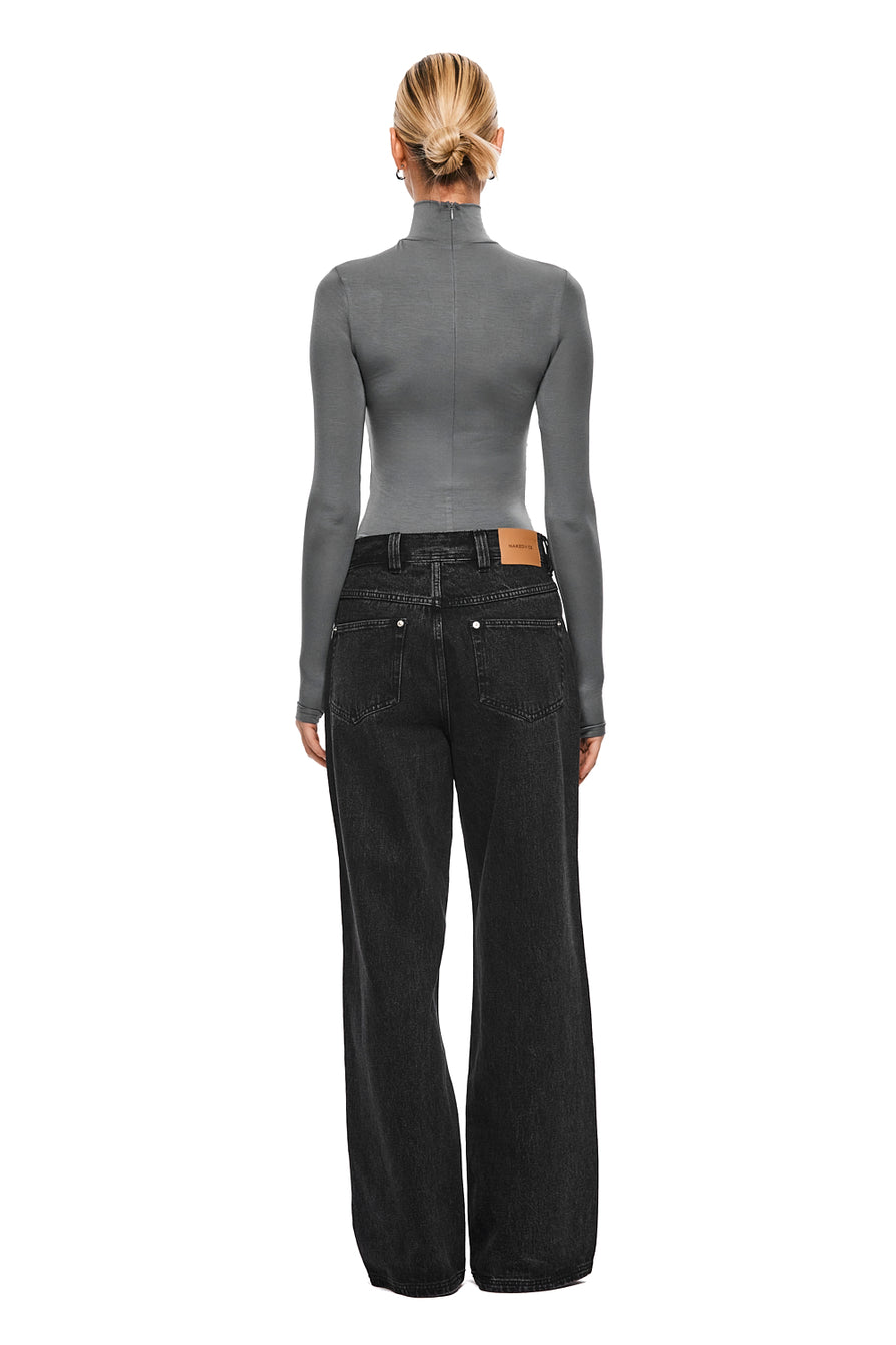 THE TULSA SLATE TURTLENECK | MODEL